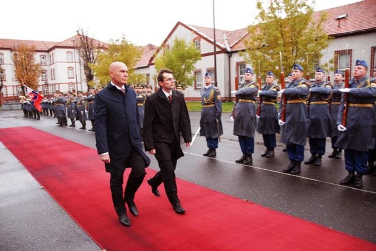 Ministar odbrane u prvoj posjeti Republici Slovačkoj
