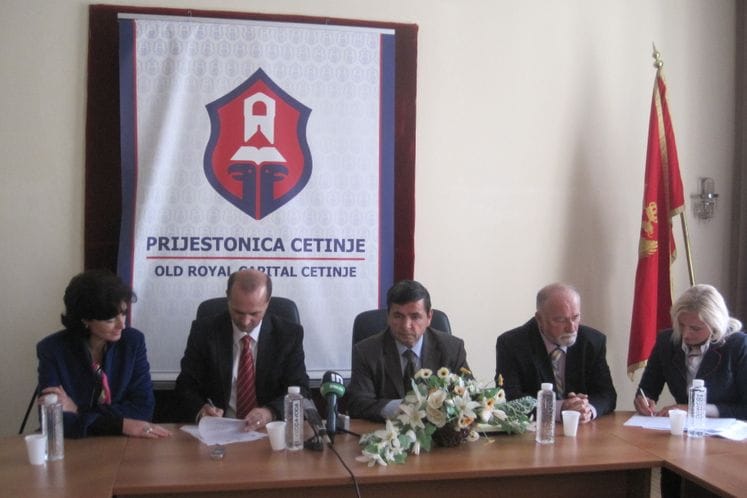 S A O P Š T E NJ E : Potpisivanje Memoranduma o razumijevanju za osnivanje i izgradnju objekta Dnevnog centra za djecu i omladinu sa smetnjama i teškoćama u razvoju u opštini Cetinje