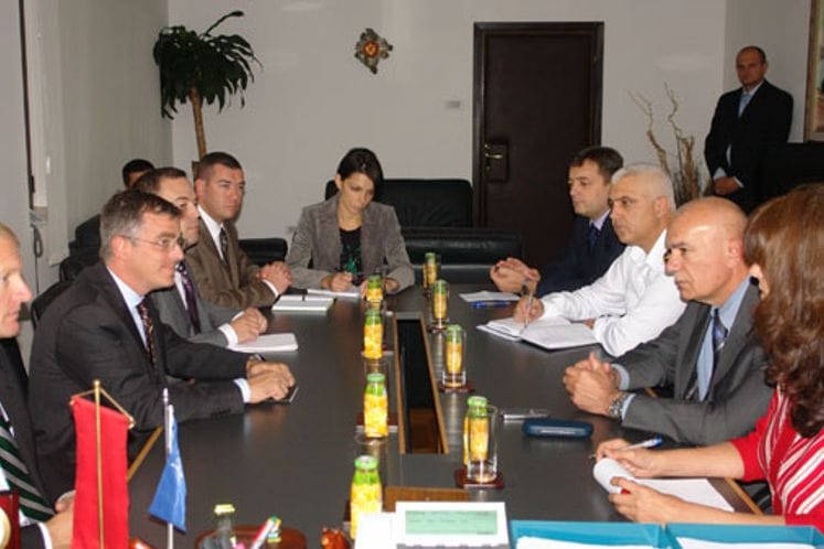 Ministar odbrane Boro Vučinić primio je danas odlazećeg šefa Kancelarije za bilateralnu saradnju kapetana Darela Dejvisa i kapetana Miča Bejlija koji će ga zamijeniti na toj dužnosti