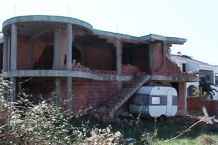 Rušenja bespravno izgrađenih objekata u Baru