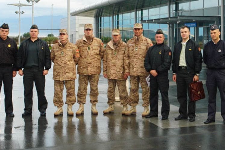 Četiri pripadnika Vojske Crne Gore upućena su danas u mirovnu misiju ISAF u Avganistan
