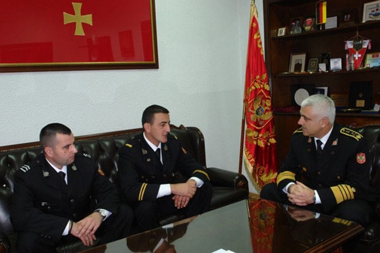 Viceadmiral Dragan Samardžić primio poručnika korvete Radoša Đurđića i vodnika prve klase Olivera Bundala koji su upućeni u mirovnu operaciju „EU NAVFOR ATALANTA“