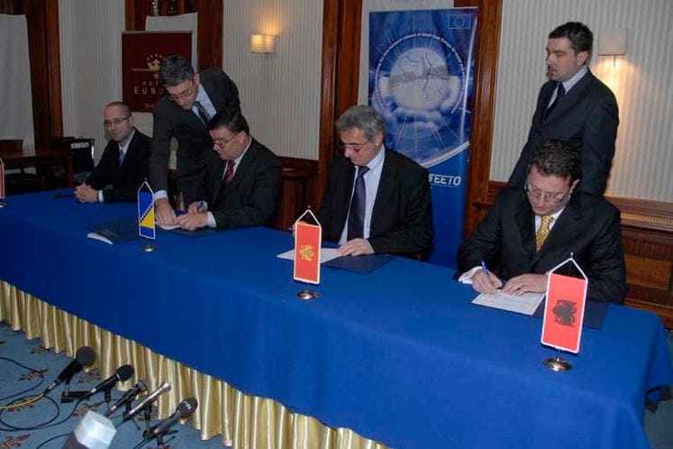 SARAJEVO: Na VI Ministarskoj konferenciji o razvoju osnovne regionalne saobraćajne mreže Jugoistočne Evrope u Sarajevu, zapaženo učešće crnogorske delegacije koju je predvodio ministar Andrija Lompar