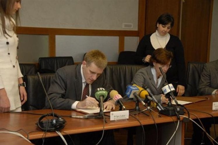 Deputy MP Luksic signs EUR 16, 5 million worth agreement with EIB