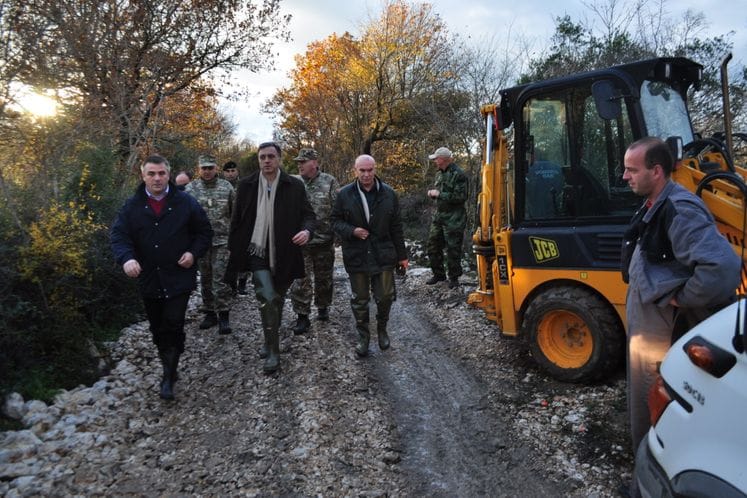 Nastavljeno angažovanje pripadnika Vojske na pružanju pomoći ugroženom stanovništvu