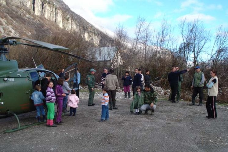 Nastavljeno angažovanje pripadnika Vojske na pružanju pomoći ugroženom stanovništvu