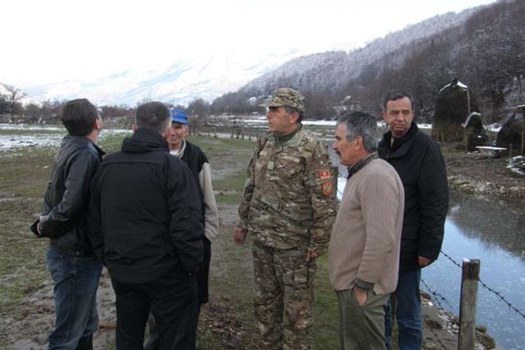 Vojska pomaža stanovnicima Berana, Andrijevice i Plava