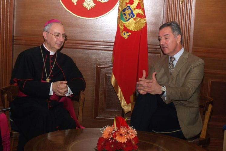 Predsjednik Vlade Milo Đukanović primio sekretara za odnose sa državama Svete Stolice nadbiskupa Dominika Mambertija