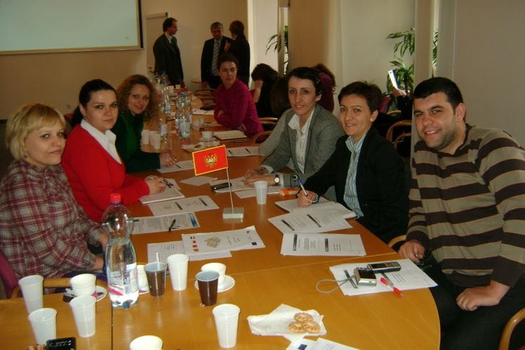 Saopštenje: U periodu od 13. do 16. aprila 2010. godine, predstavnici Sektora za finansiranje i ugovaranje sredstava EU pomoći, na čelu sa pomoćnikom ministra Natašom Kovačević, boravili su u studijskoj posjeti Ministarstvu finansija Republike Češke