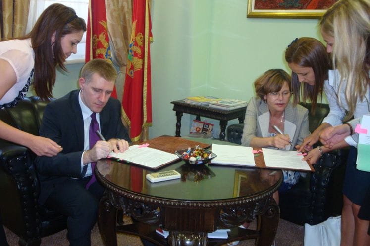 Saopštenje: Potpredsjednik Vlade i ministar finansija, dr Igor Lukšić, potpisao Ugovor o zaključivanju Ugovora o konsolidaciji dugova i Ugovora o servisiranju dugova između Vlade Crne Gore i Vlade Republike Francuske u okviru Pariskog kluba povjerilaca