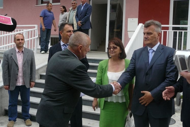 Ministar zdravlja doc.dr Miodrag Radunović uručio ključeve za stanove zaposlenima u zdravstvu u Kolašinu