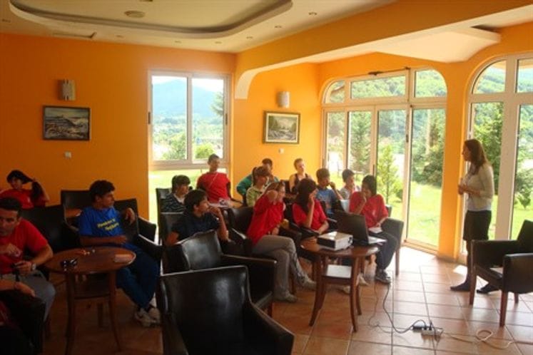 Ms. Gordana Jovanović, Spokesperson of the Ministry of Finance, held a lecture for children in care home “Mladost“ Bijela and their contemporaries – hosts from Mojkovac.