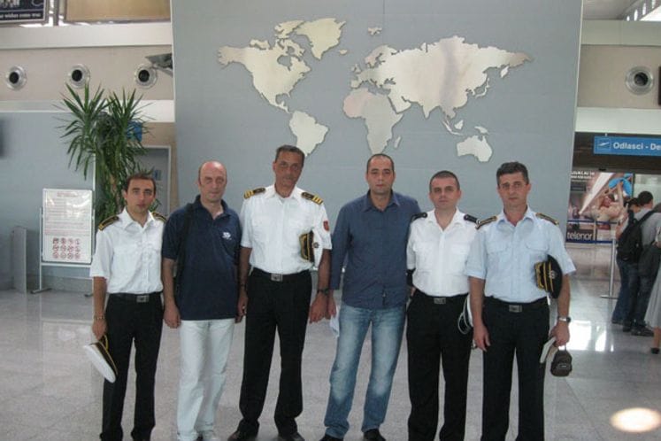 U mirovnu operaciju Evropske unije „EU NAVFOR ATALANTA” upućeni poručnik korvete Goran Đurković i stariji vodnik prve klase Dragan Đorđević