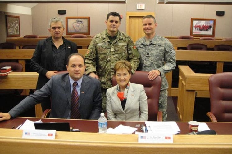 U okviru Državnog partnerskog programa, u glavnom gradu Mejna Ogasti, održan je prvi poslovni forum predstavnika vojnih kompanija iz Mejna i vojne industrije sa sjevera Crne Gore