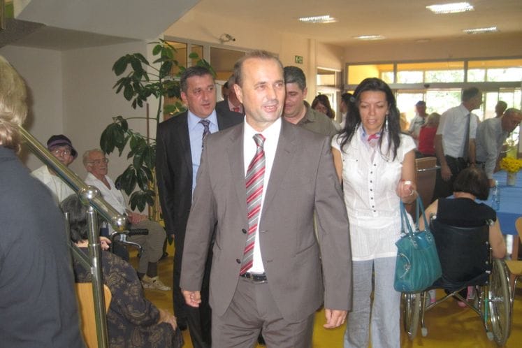 Ministar Numanović posjetio JU Dom starih "Grabovac" - Risan povodom 1.oktobra Međunarodnog dana starih lica