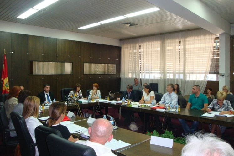 Izlaganje Ljiljane Golubović, predstavnice Instituta za javno zdravlje, na okruglom stolu na temu: Nacrt Zakona o izmjenama i dopunama Zakona o igrama na sreću