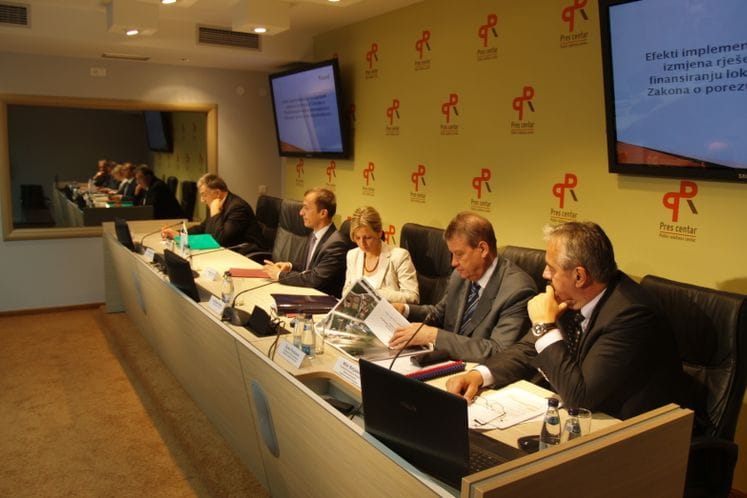 Izlaganje Mitra Matijaševića, sekretara sekretarijata za privredu i finansije u Opštini Nikšić na sastanku sa Zajednicom opština Crne Gore