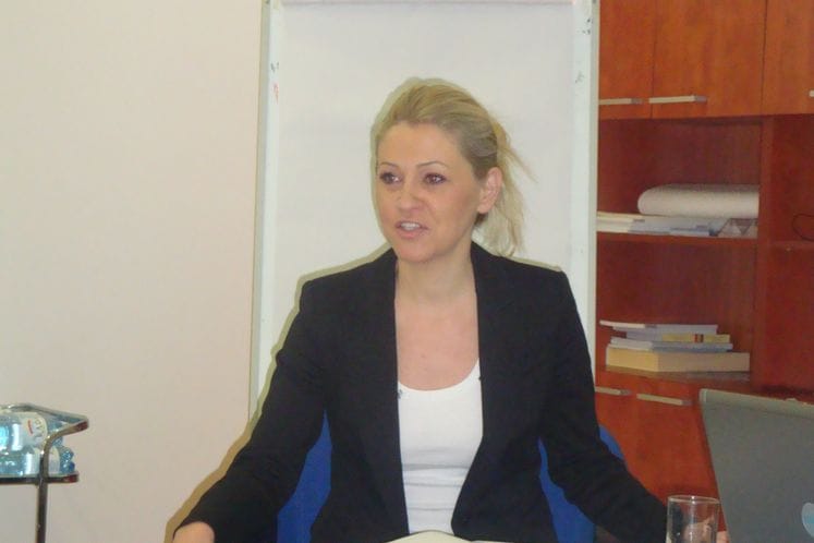 Izlaganje Blaženke Dabanović, samostalne savjetnice iz Uprave za kadrove, na početku seminara o procedurama za twining ugovore