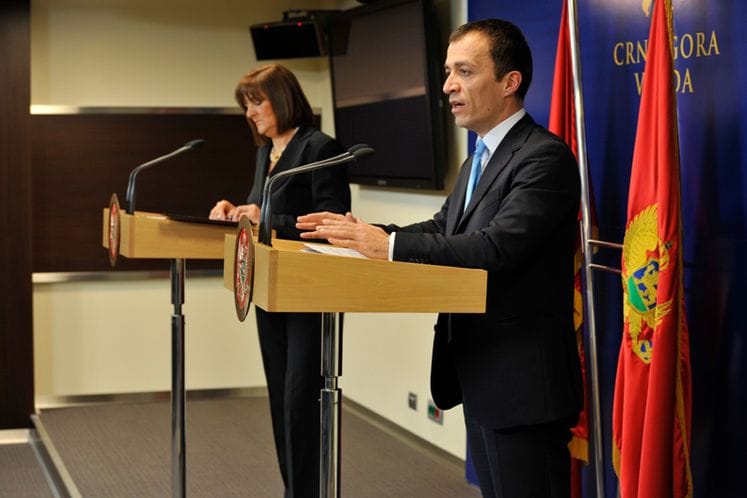 Novinarska pitanja i odgovori ministra finansija dr Milorada Katnića nakon sjednice Vlade, 1. decembra 2011. godine