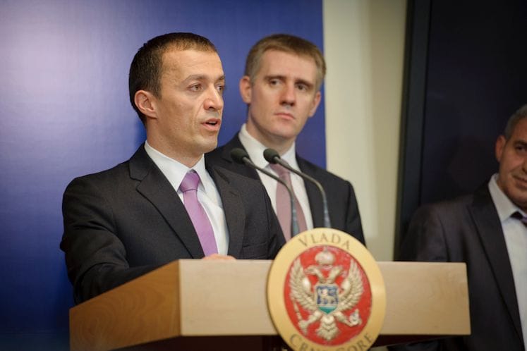 Odgovor ministra finansija dr Milorada Katnića na novinarsko pitanje povodom potpisivanja Sporazuma o politici zarada zaposlenih koji se finansiraju iz budžeta Crne Gore i Opšteg kolektivnog ugovora o izmjenama i dopunama tog akta