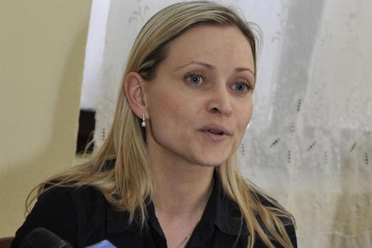 Izlaganje šefice kancelarije UNFCR-a za Crnu Goru Katje Sahe povodom informativne sesije za raseljena lica u kampu Konik I