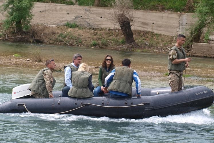 Pripadnici VCG u akciji čišćenja korita rijeke Zete