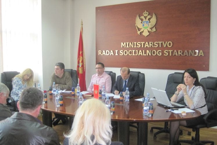 Sastanak ministra Numanovića sa direktorima Centara za socijalni rad i Ustanova socijalne i dječije zaštite