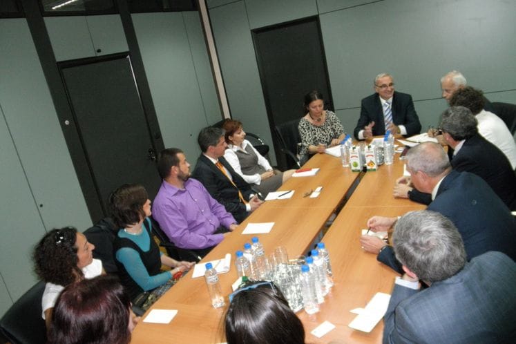 Saopštenje: Ministar Tarzan Milošević primio je danas, 12. maja 2011. godine, delegaciju eminentnih stručnjaka iz oblasti vinogradarstva i vinarstva regije La Rioha – Španija