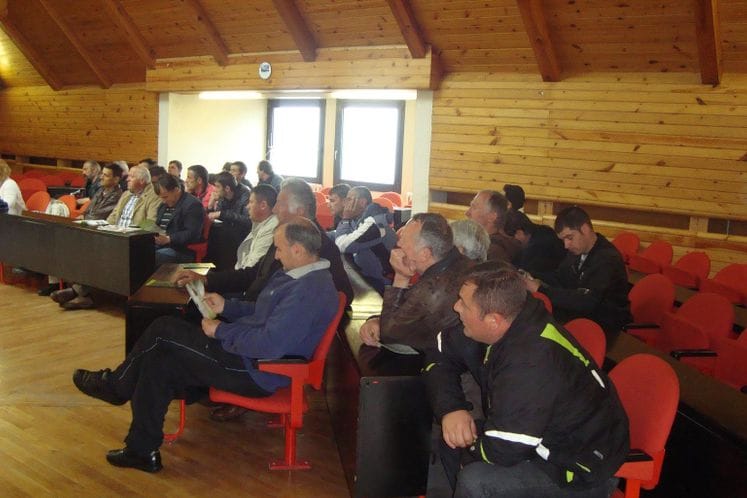 ODRŽANA PREZENTACIJA I JAVNOG POZIVA ZA PODRŠKU INVESTICIJAMA U POLJOPRIVREDNA GAZDINSTVA U OPŠTINAMA PLUŽINE I ŽABLJAK