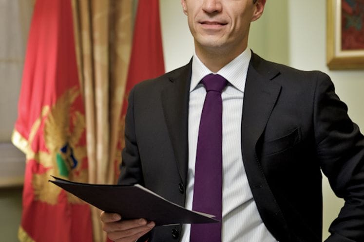 Autorski tekst "Ekonomski izazovi 2011" ministra finansija, dr Milorada Katnića, objavljen u Biltenu br. 22 Ministarstva finansija