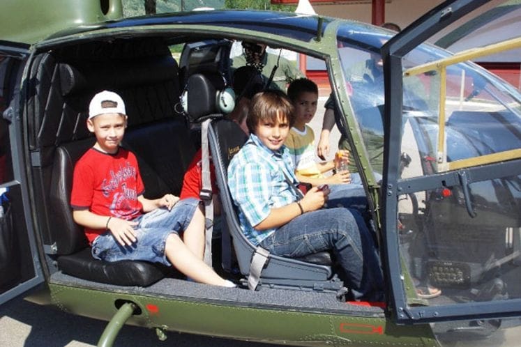 Djeca u posjeti Vojsci