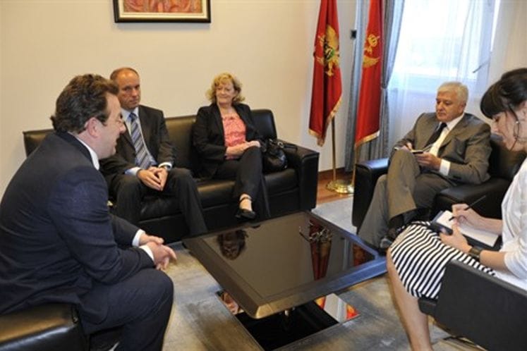 Projekat borbe protiv nezakonitog bogaćenja javnih službenika