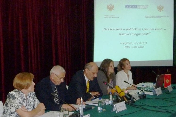 Održan okrugli sto na temu "Učešće žena u političkom i javnom životu - mogućnosti i izazovi"