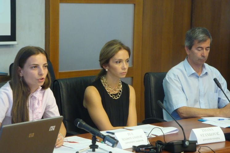 Izlaganje Ive Radovanović, samostalnog savjetnika u Ministarstvu finansija, na prezentaciji publikacije "Mjesečni makroekonomski indikatori"