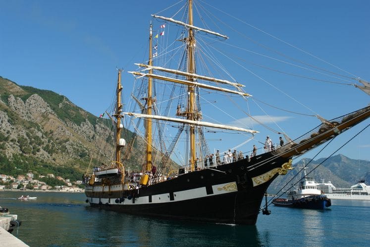 Školski brod “Palinuro” u luci Kotor