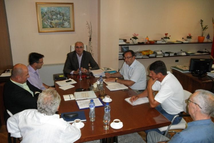 Saopštenje: Ministar poljoprivrede i ruralnog razvoja Tarzan Milošević sa saradnicima primio je delegaciju Udruženja ribara “Škver”, predstavnika MZ Bigova i predsjednika Udruženja profesionalnih ribara na moru Crne Gore