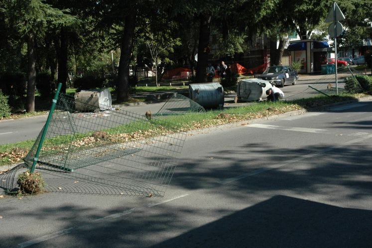 Do sada privedeno 70 lica; pričinjena materijalna šteta na imovini Uprave policije, fizičkih i pravnih lica i Glavnog grada