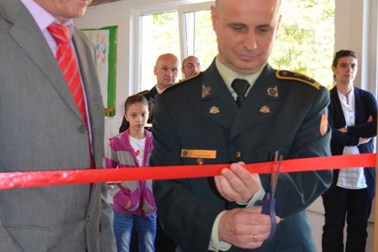 Pripadnici VII kontingenta VCG donirali računarsku opremu