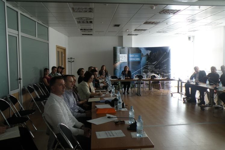 Saopštenje sa okruglog stola „Uklanjanje arhitektonskih barijera na objektima sa šalterskim tipom poslovanja”