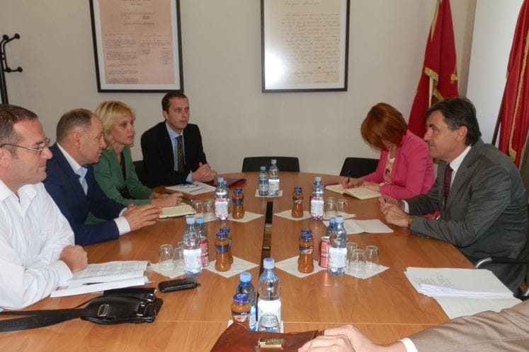 Saopštenje sa sastanka predstavnika Ministarstva finansija, Poreske uprave i Advokatske komore