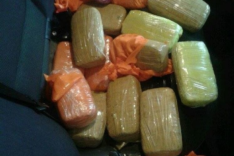 Policijski i carinski službenici otkrili 7,5 kilograma skanka u rezervoaru sa naftom