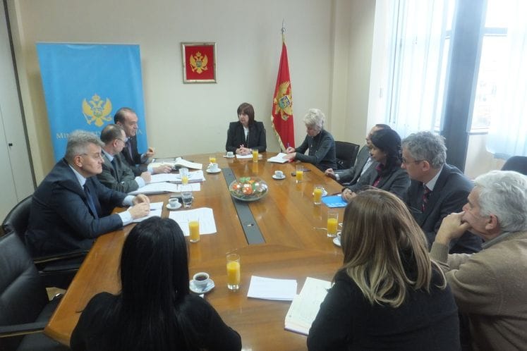 SAOPŠTENJE: Ministar Radunović sa predstavnicom kancelarije UNHCR Indumathi Mohandas razgovaro o zdravstvenoj zaštiti stanovnika Kampa na Koniku