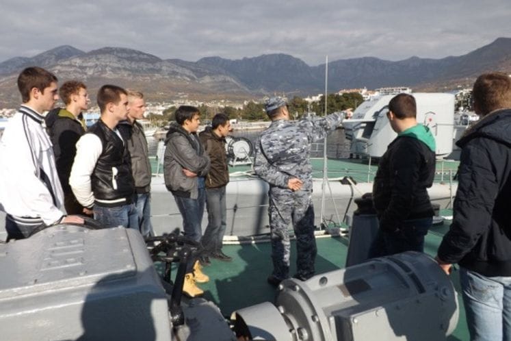 Budući pomorci u posjeti Mornarici