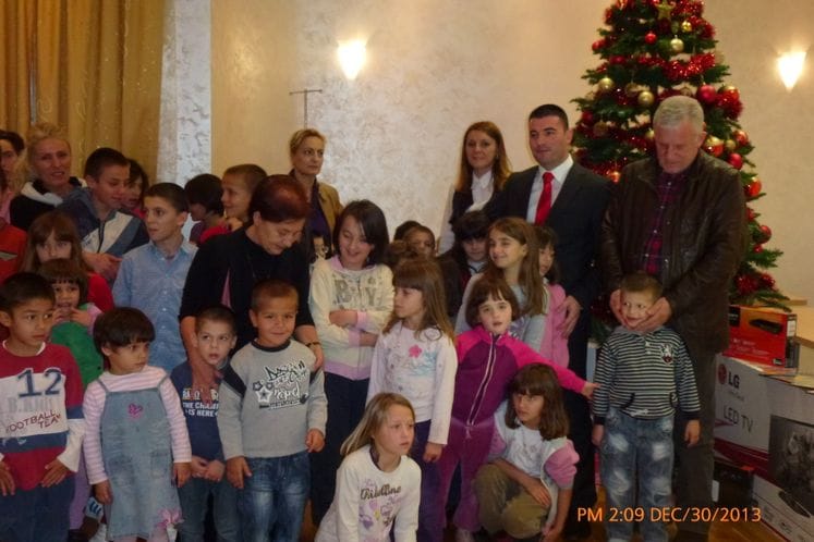 Novogodišnji pokloni za djecu u dječijem domu "Mladost" u Bijeloj