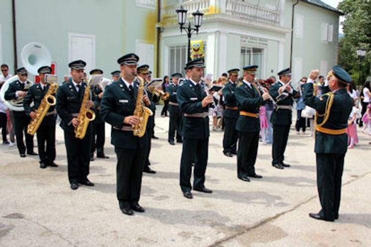 Dirigent vojnog orkestra VCG potporučnik Milo Belević u emisiji "NATO Info", Radio Crne Gore – 21.03.2013. godine