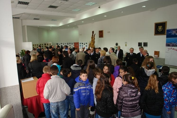 Izložba slika i istorijskih artefakata “80 godina š/b Jadran” u Opštini Tivat