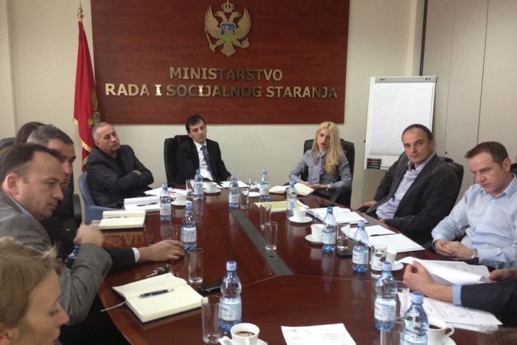 Održan sastanak ministra rada i socijalnog staranja mr Predraga Boškovića i predstavnika Ministarstva unutrašnjih poslova, Ministarstva finansija sa predstavnicima Elektroprivrede Crne Gore i UNHCR-a oko dinamike snabdijevanja električnim napajanjem st