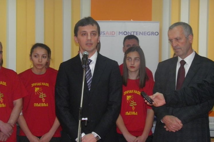 Ministar rada i socijalnog staranja mr Predrag Boškovic otvorio štampariju -servis podrške za zapošljavanje omladine sa smetnjama u razvoju u u nvo "Zračak nade" Pljevljima