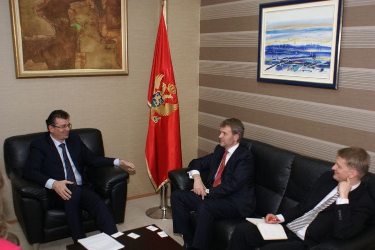 Saopštenje: Ministar Gvozdenović razgovarao sa ambasadorom Johanesonom