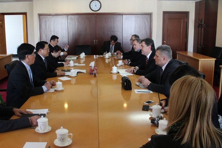 SAOPŠTENJE: Ministri Brajović i Žugić sastali se sa predstavicima kineskih kompanija CCCC i CRBC i Ministarstva saobraćaja NR Kine